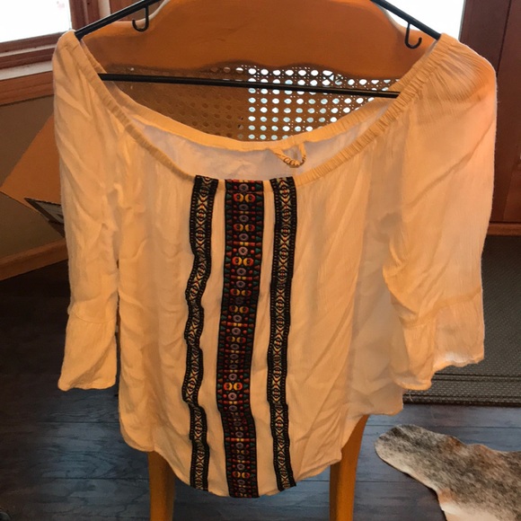 Off the shoulders - Picture 1 of 4